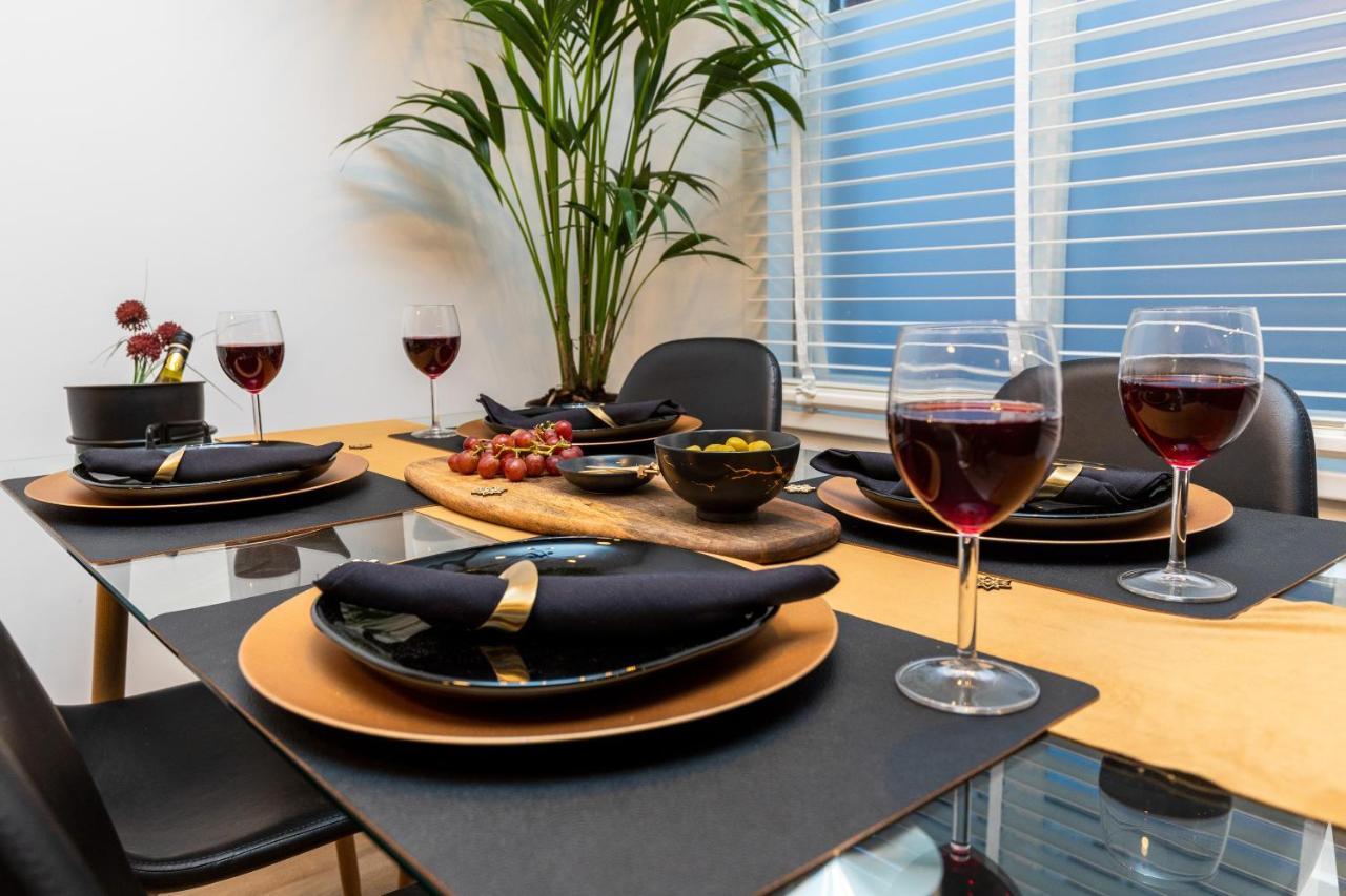New Pearl Of Scheveningen Black Swan A Family Loft 180a The Hague